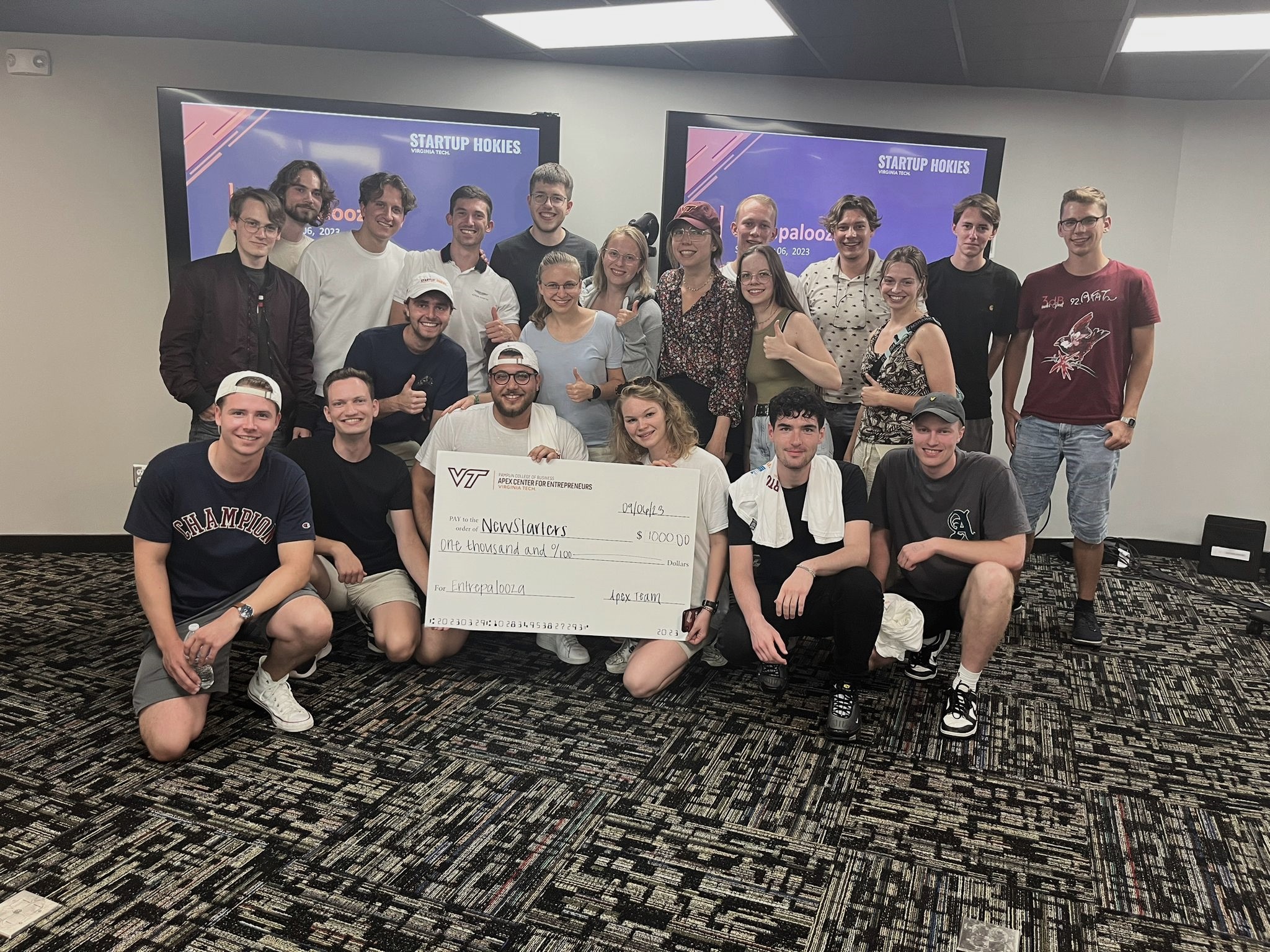 Group picture with the winner of the Entreprelooza Pitch Competition Diar Khal.